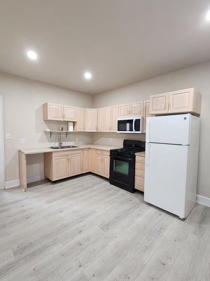 330 W. PHILADELPHIA STREET - Photo 2 of 21