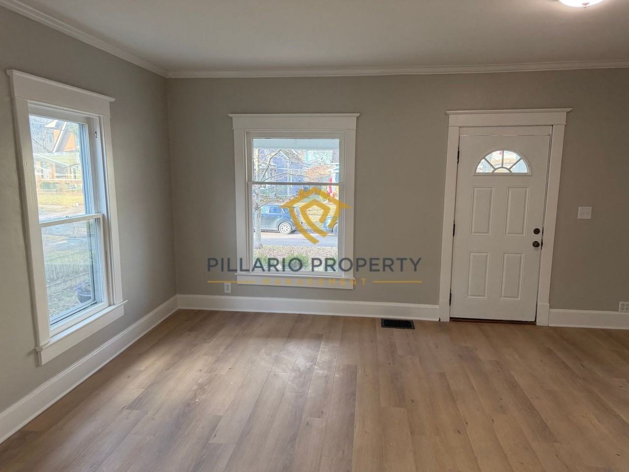 323 Lesley Ave - Photo 3 of 23