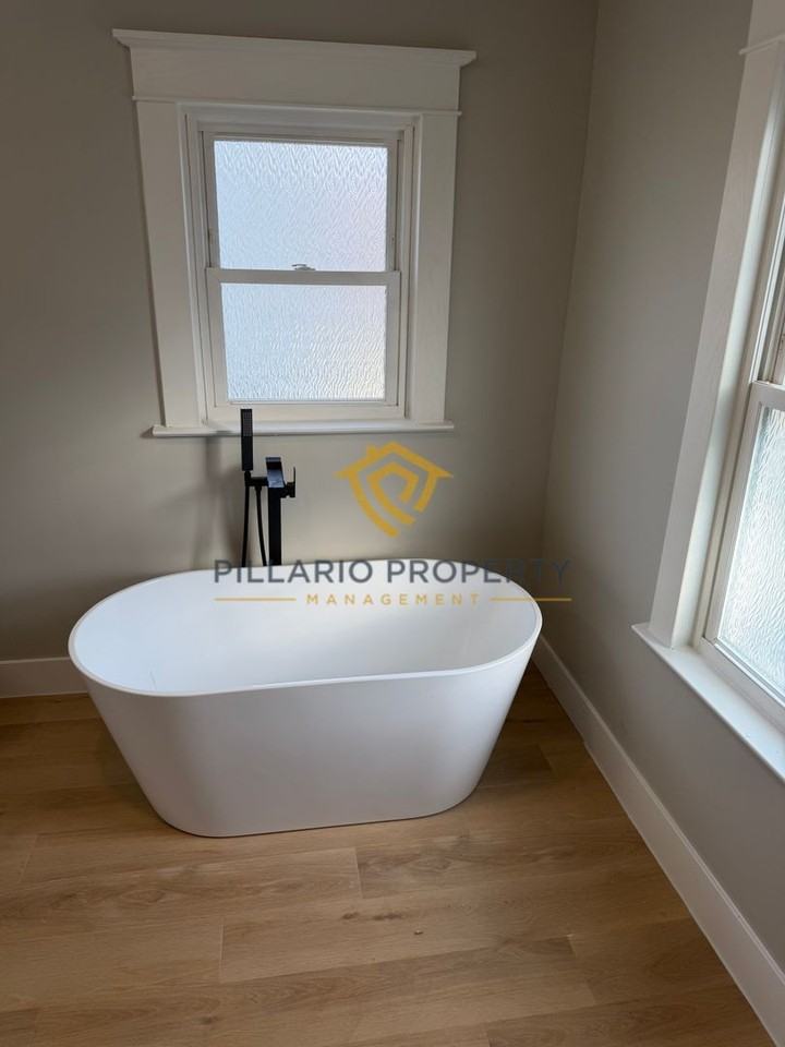 323 Lesley Ave - Photo 7 of 23