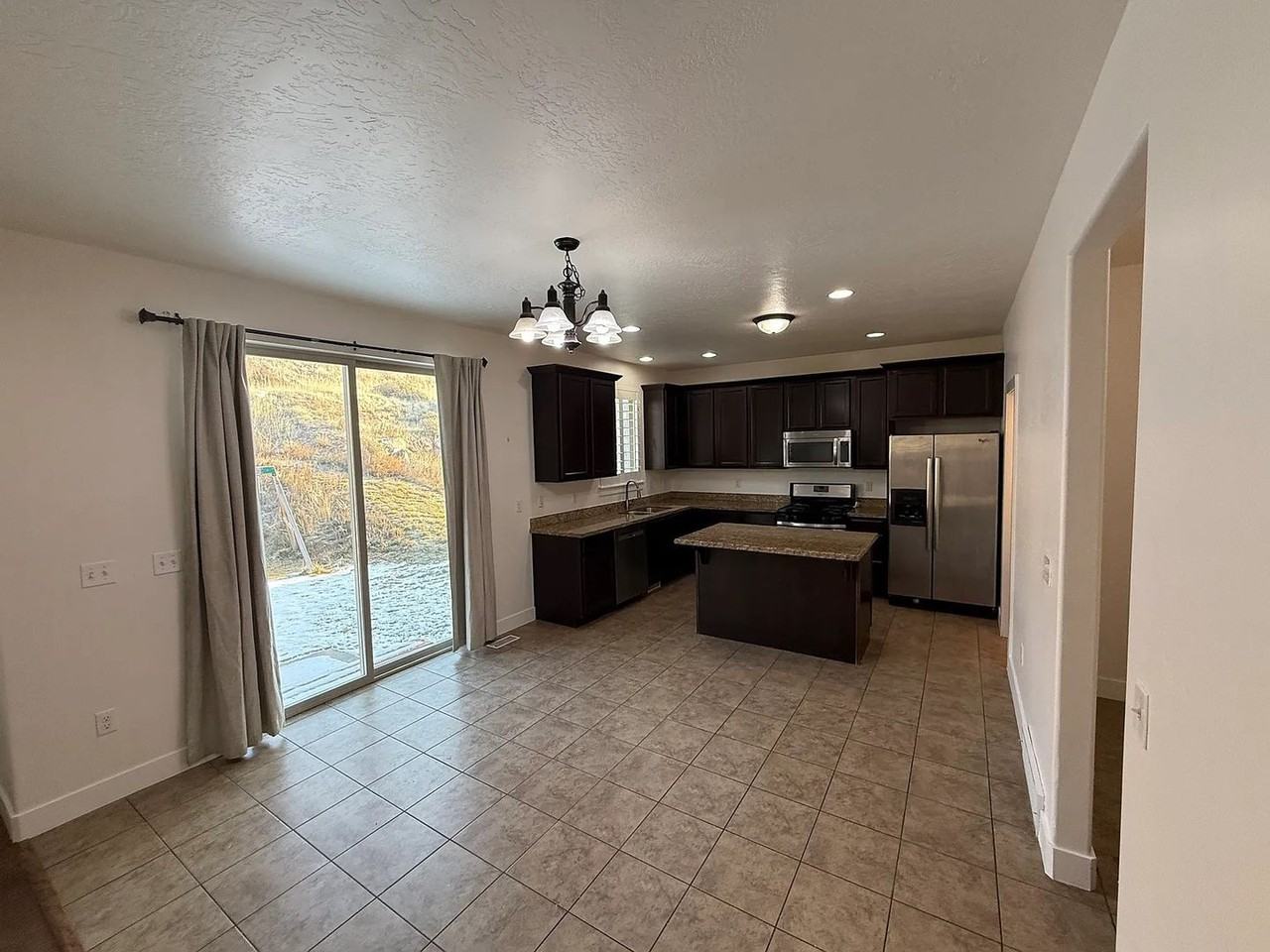 1888 Woodview Dr - Photo 4 of 24