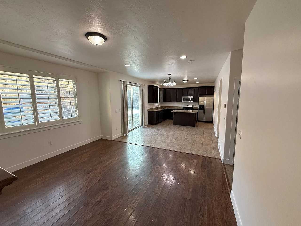 1888 Woodview Dr - Photo 7 of 24