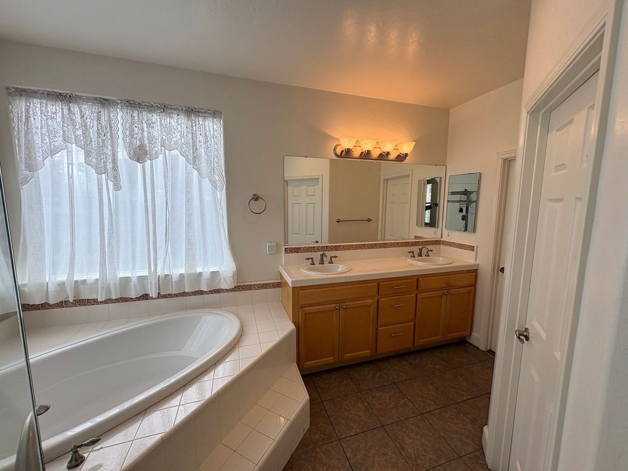 144 E Reese Ave - Photo 5 of 40