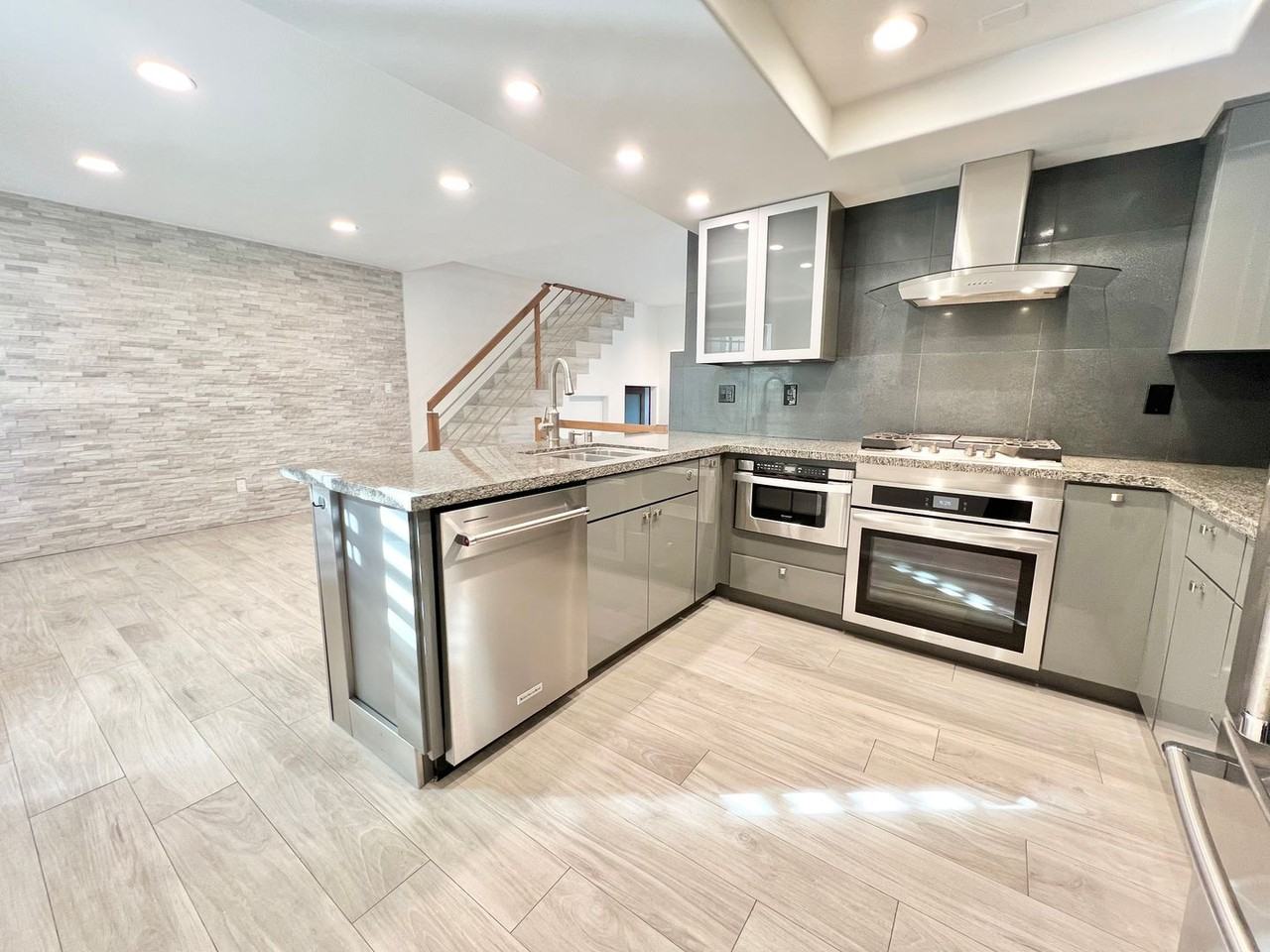 1501 Artesia Blvd - Photo 5 of 22