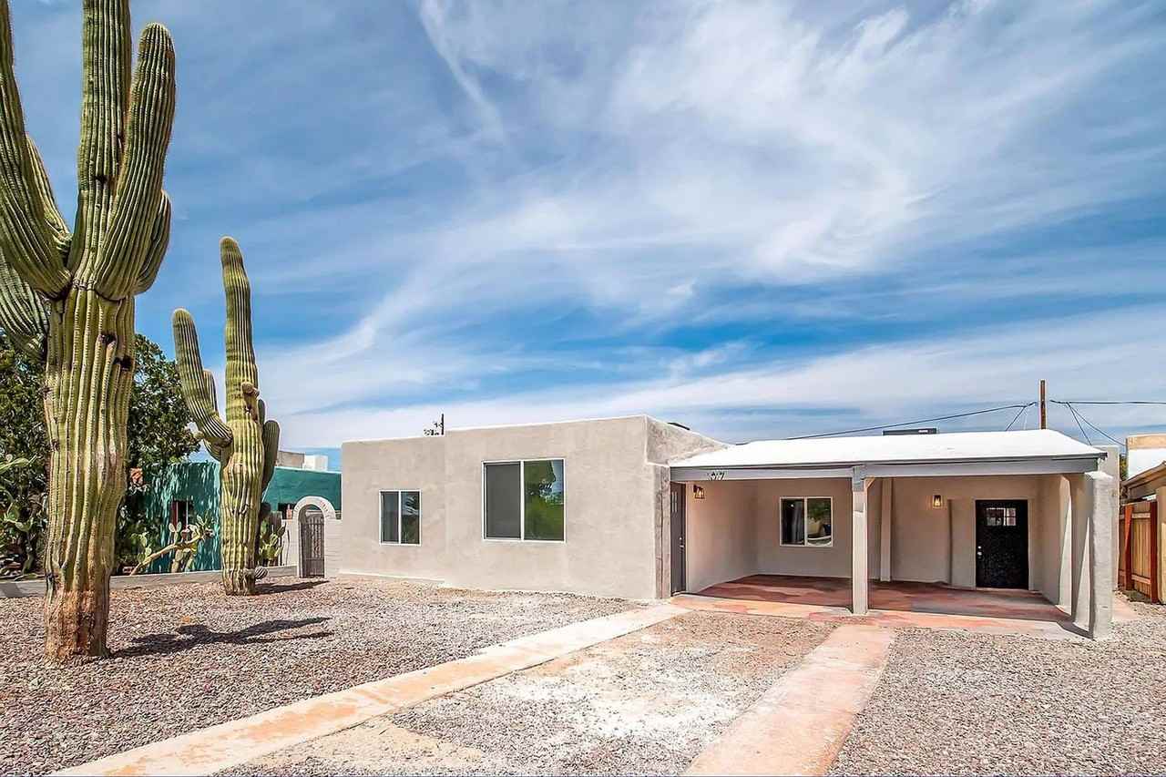 1017 E West Circle Dr