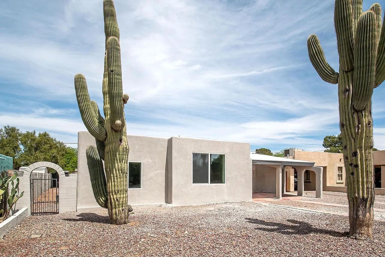 1017 E. West Circle Dr. - Photo 2 of 33