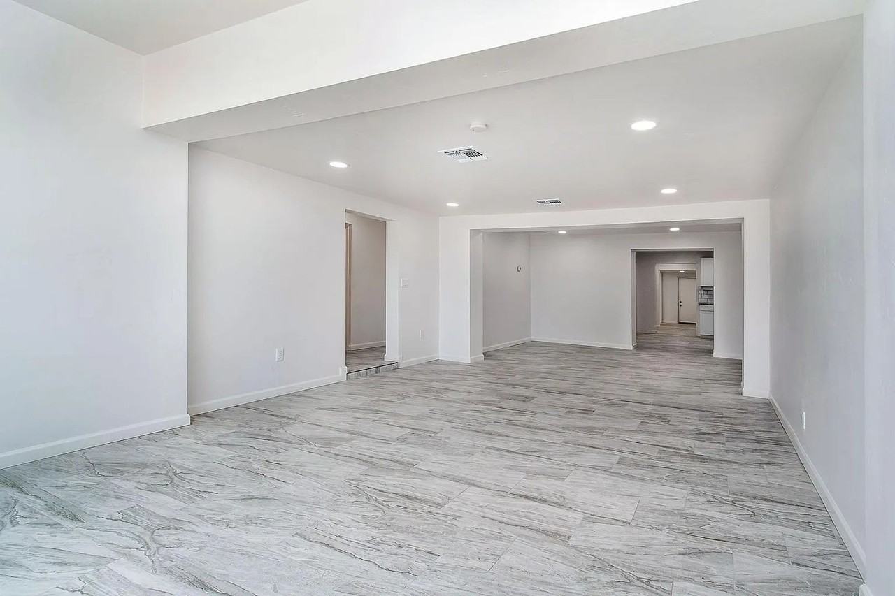 1017 E. West Circle Dr. - Photo 4 of 33