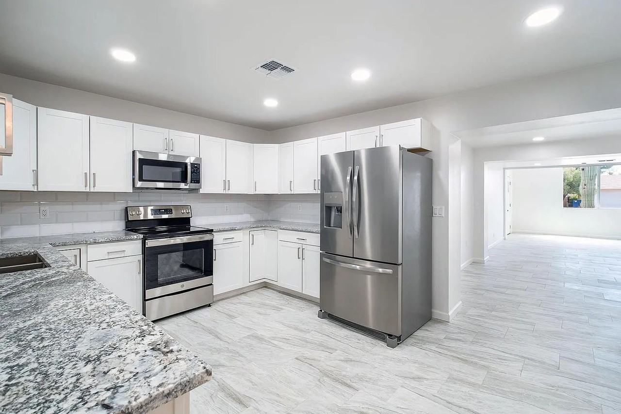 1017 E. West Circle Dr. - Photo 7 of 33