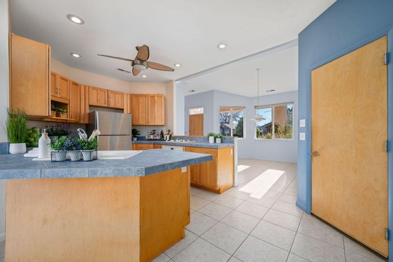 3580 Windmill Dr - Photo 4 of 25