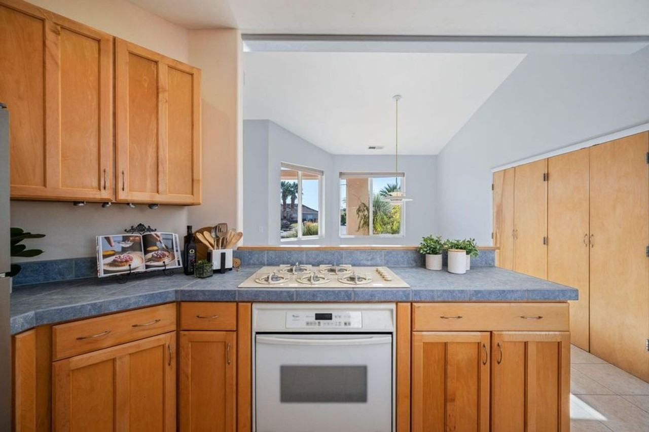 3580 Windmill Dr - Photo 4 of 25