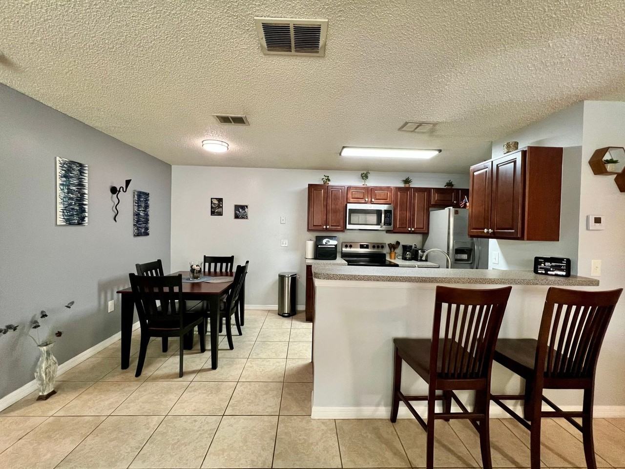 976 Leeward Pl - Photo 7 of 34