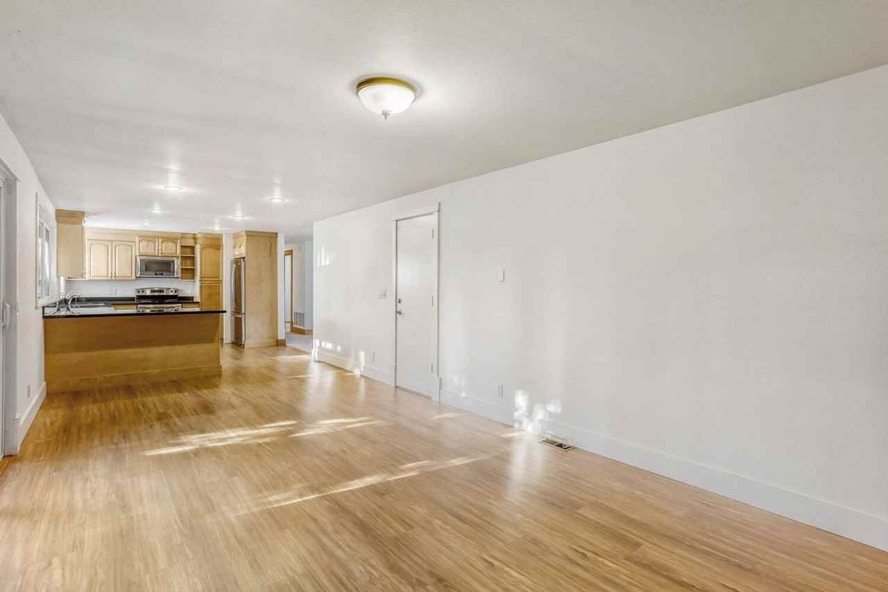 1043 5th St - Photo 5 of 17