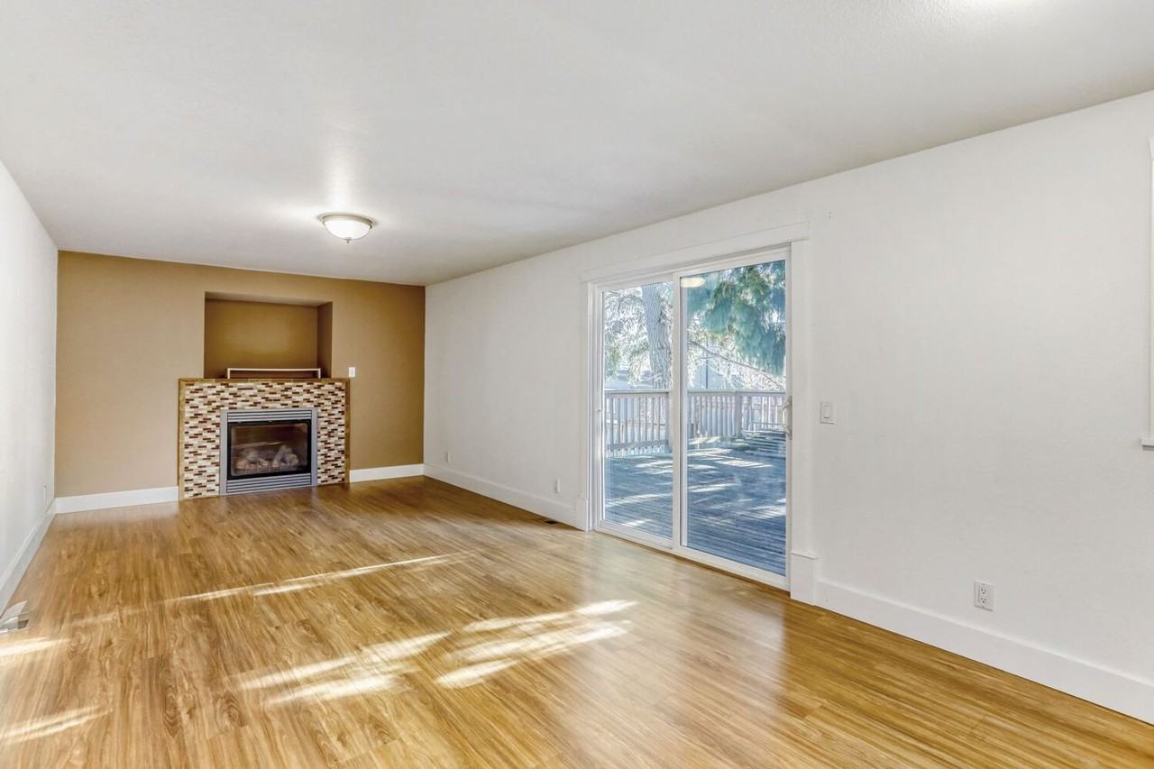 1043 5th St - Photo 6 of 17