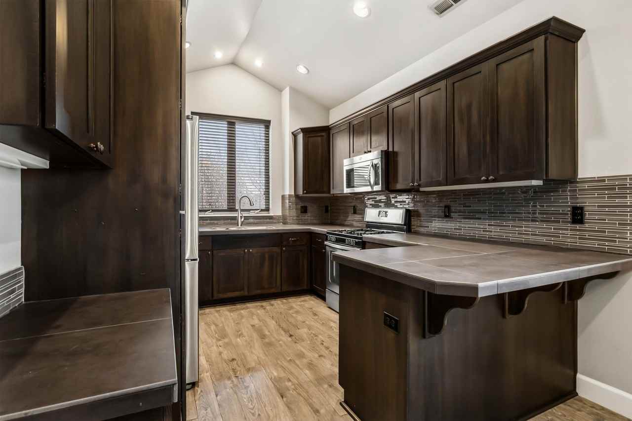 61205 Geary Dr - Photo 3 of 20