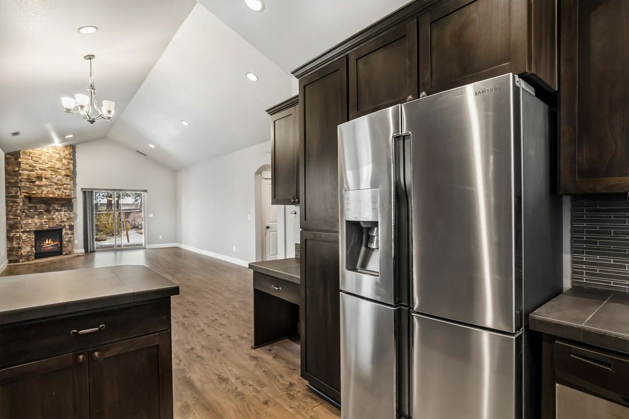 61205 Geary Dr - Photo 6 of 20