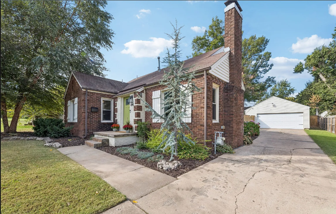 1242 S Oswego Ave - Photo 2 of 23