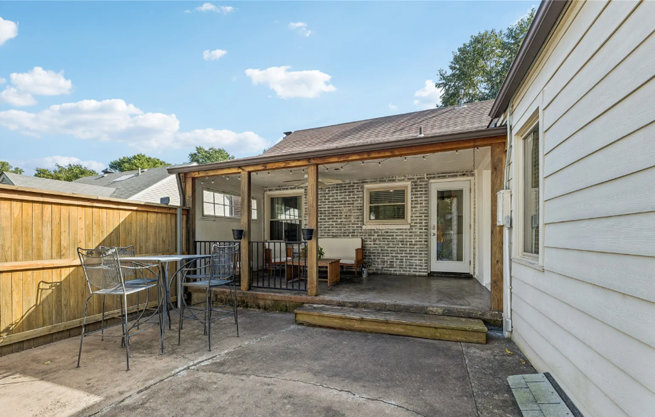 1242 S Oswego Ave - Photo 4 of 23