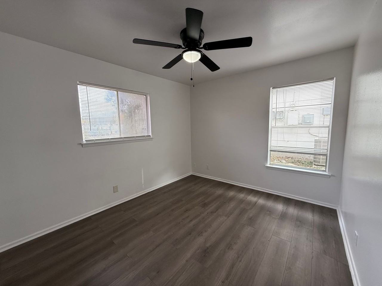 2931 Jasper St - Photo 7 of 10