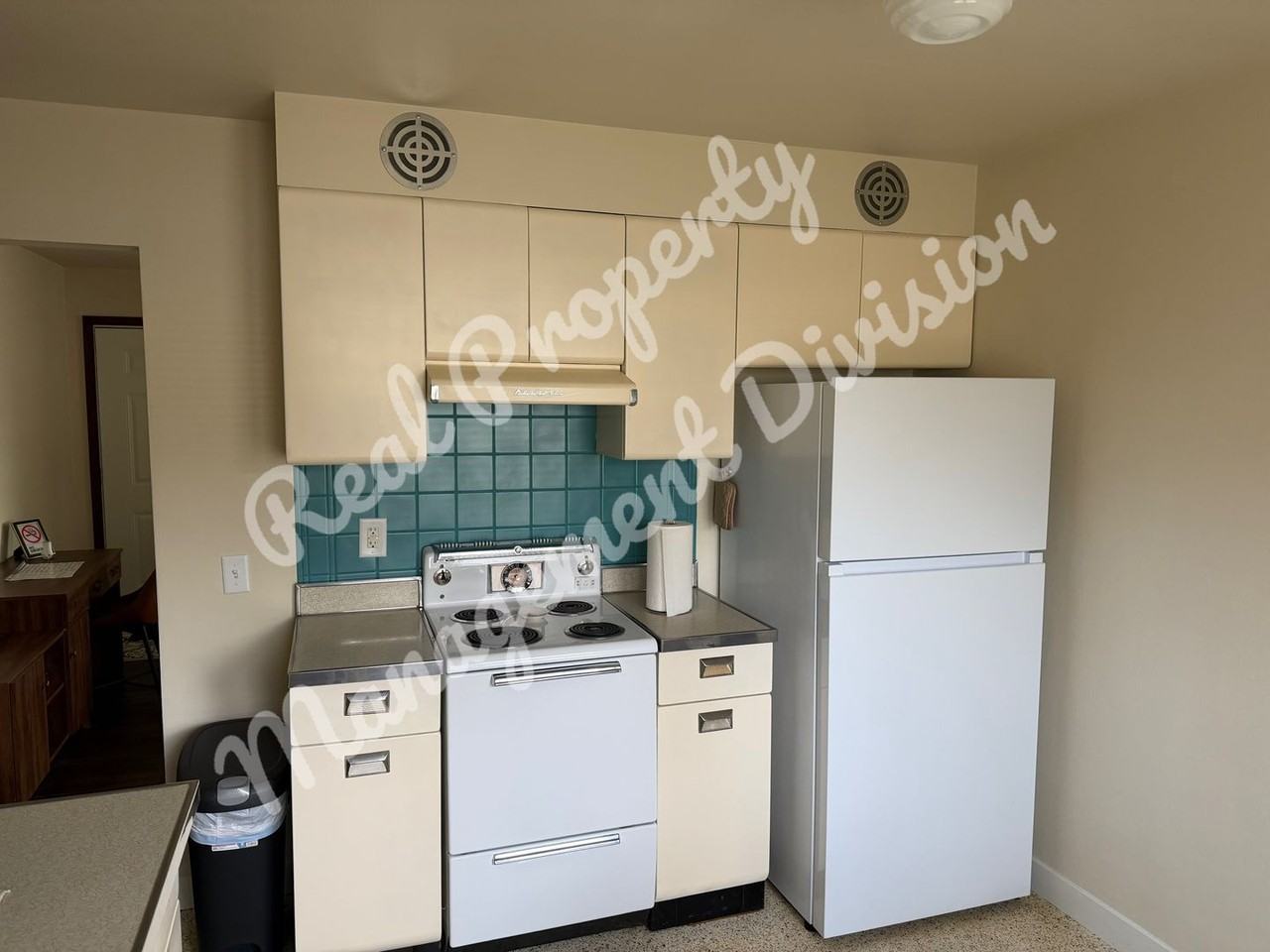 3015 S Thayer St - Photo 3 of 12