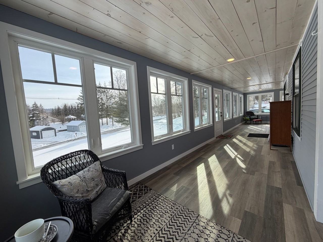 155 Eastview Dr - Photo 3 of 24