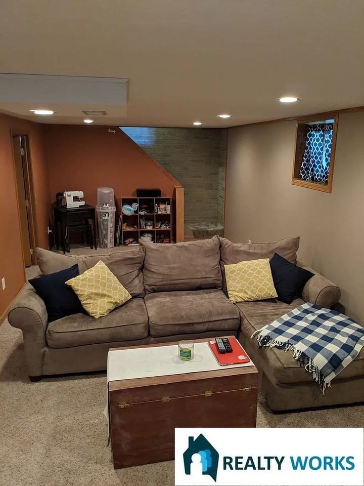 6235 Fremont St - Photo 5 of 7