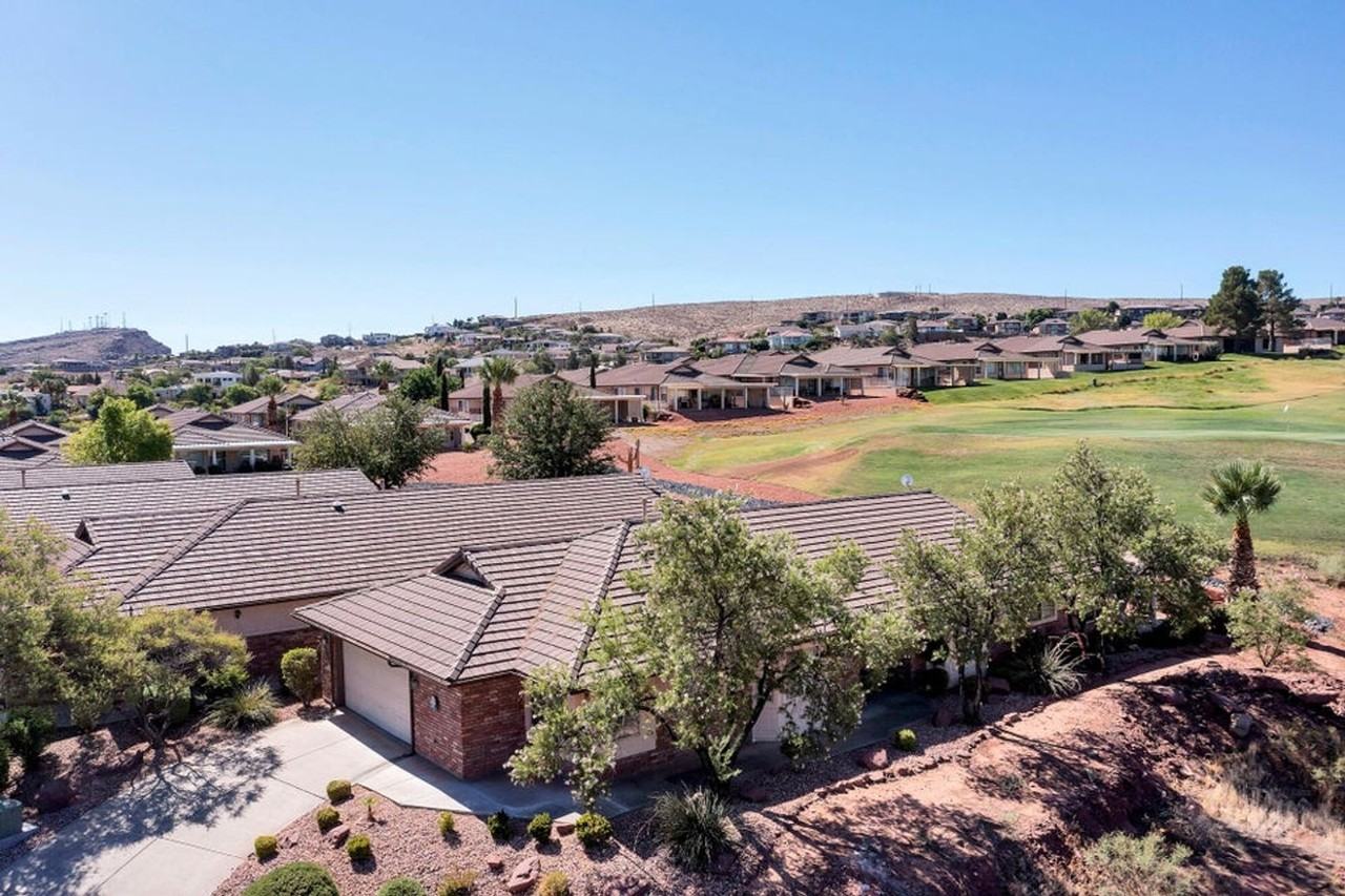 767 Uxbridge Dr - Photo 4 of 50