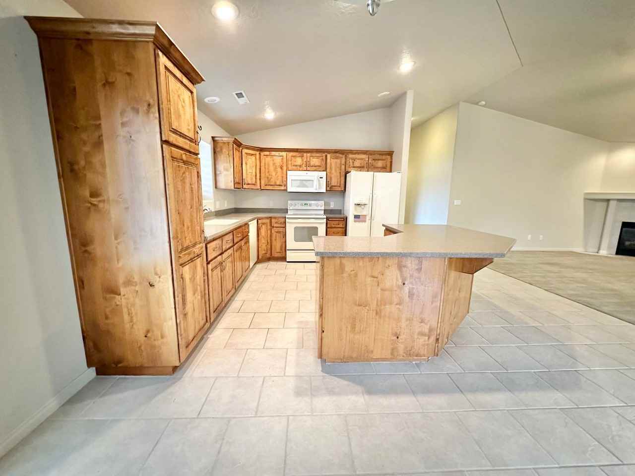 767 Uxbridge Dr - Photo 7 of 50