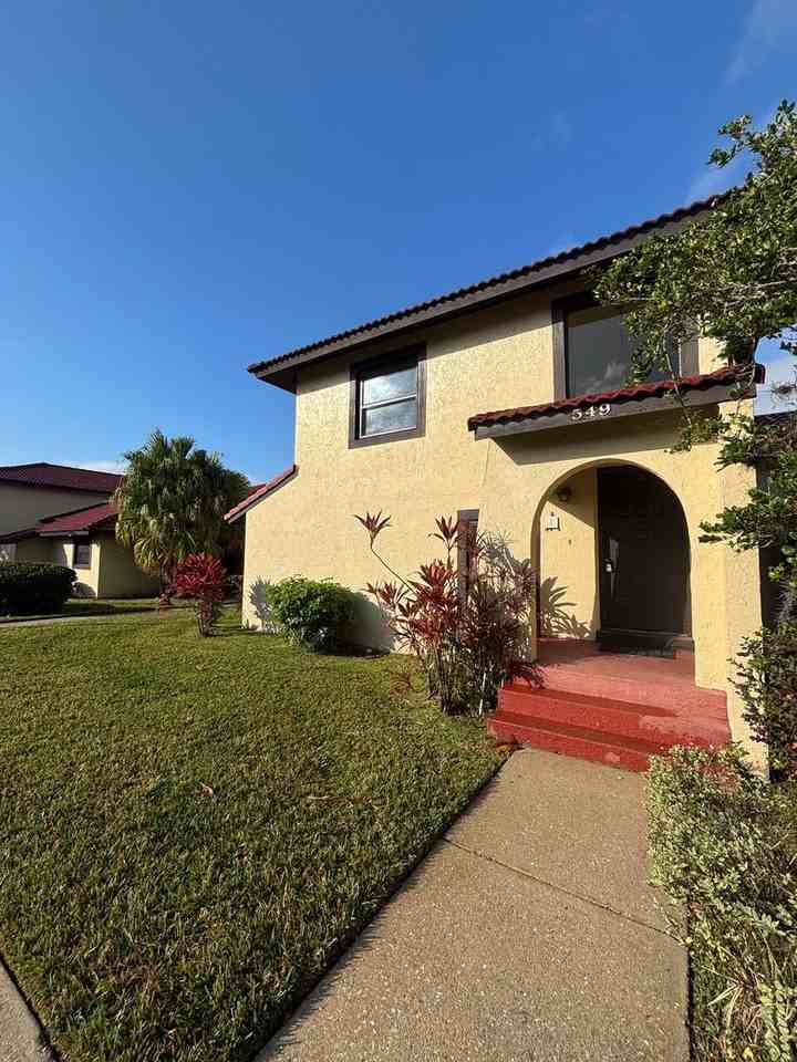 549 Hunter Cir - Photo 2 of 21