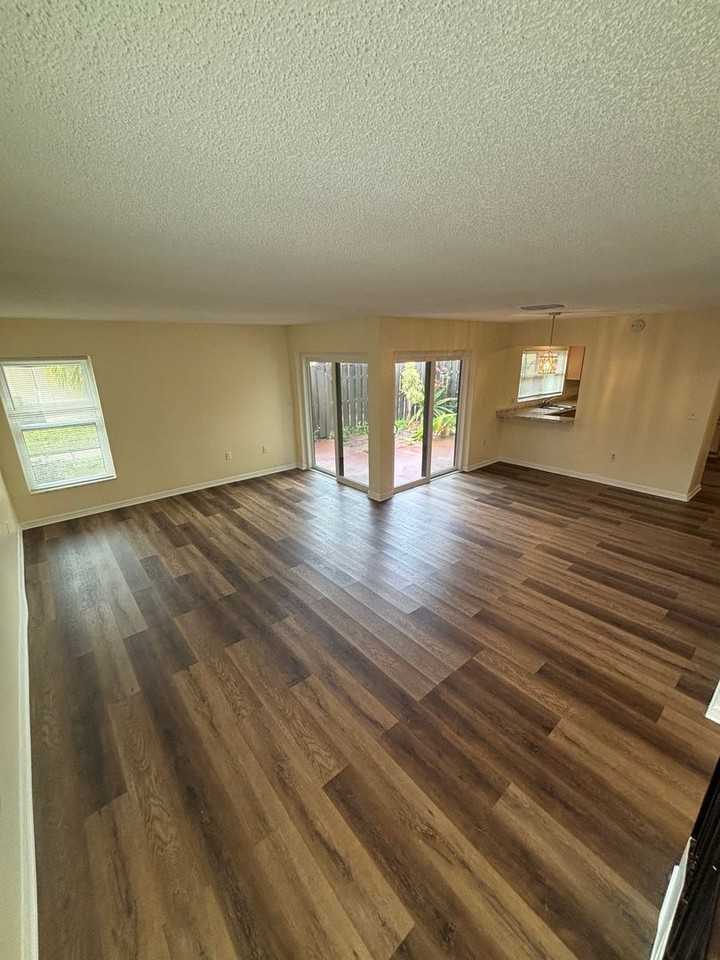 549 Hunter Cir - Photo 5 of 21