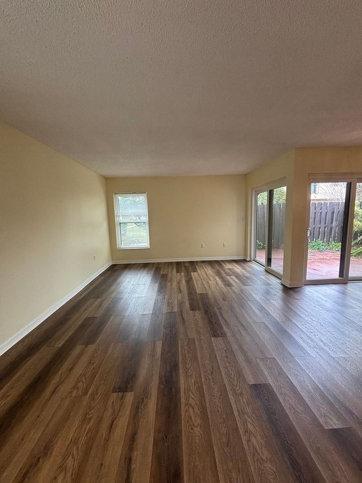 549 Hunter Cir - Photo 6 of 21