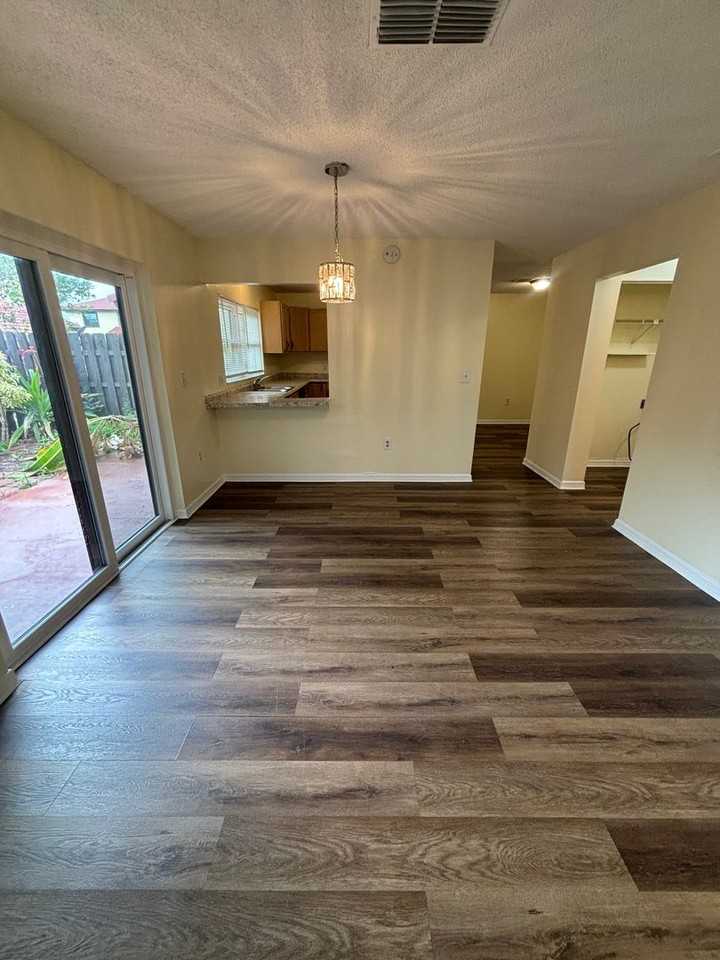 549 Hunter Cir - Photo 7 of 21