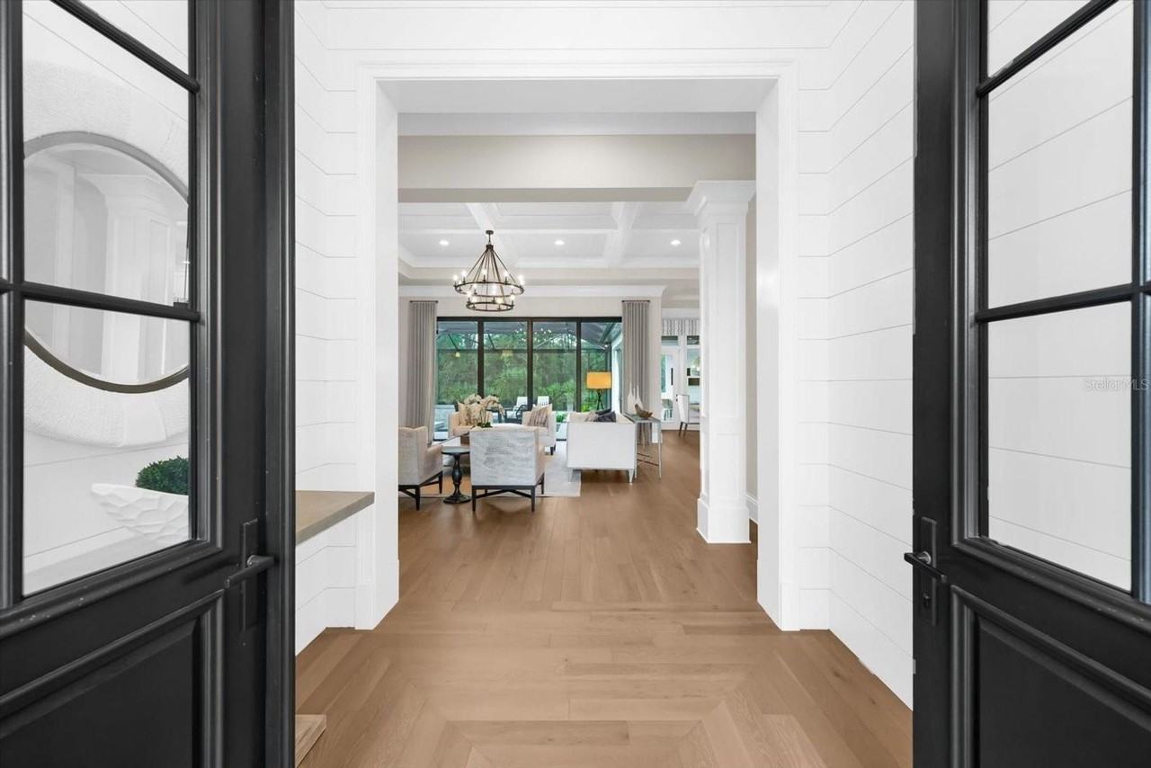 8407 Lindrick Ln - Photo 3 of 26