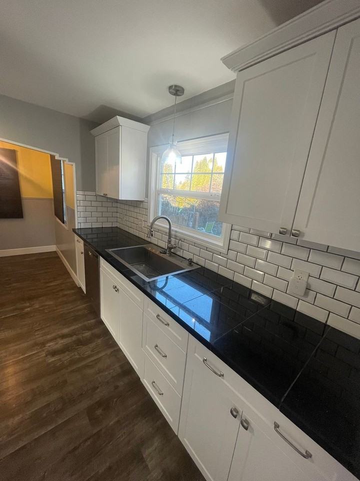 229 E Vine St - Photo 4 of 23