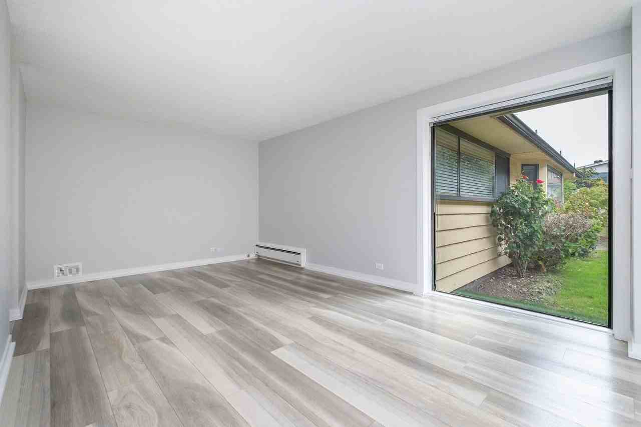 8271 Laurel Street - Photo 4 of 12