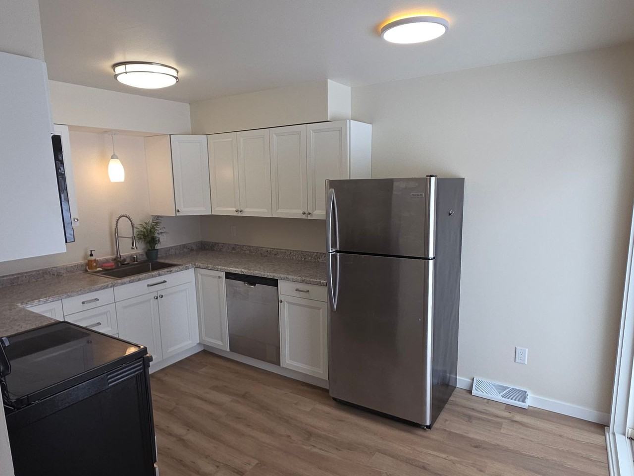 539 East Ave - Photo 7 of 16