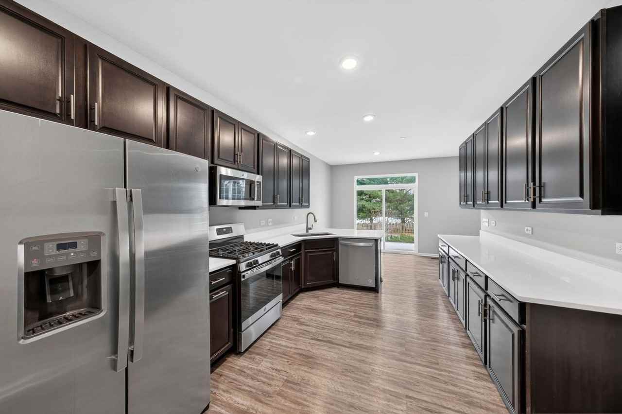 1675 Kraft Ave - Photo 4 of 36