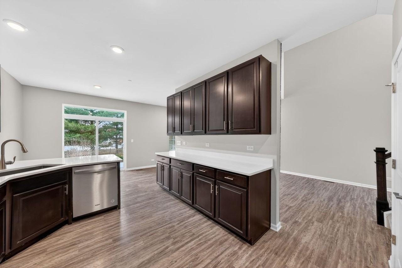 1675 Kraft Ave - Photo 5 of 36