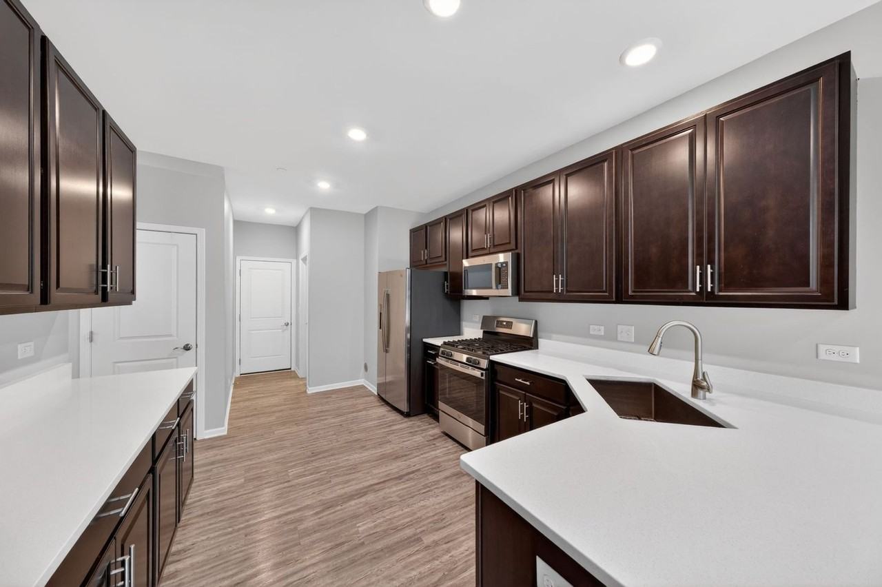 1675 Kraft Ave - Photo 6 of 36