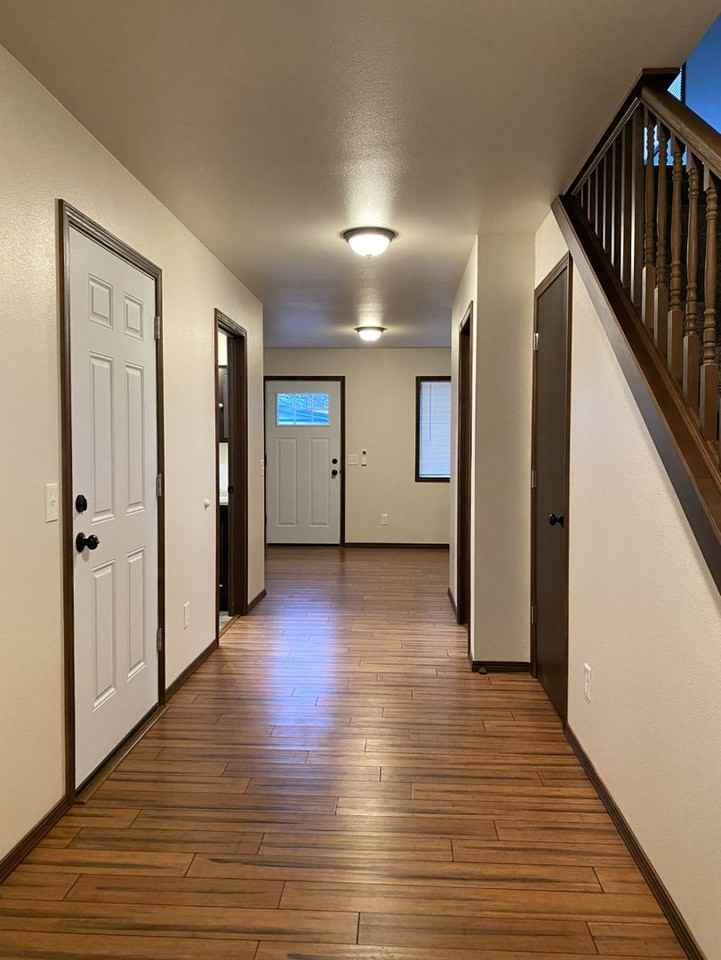 911 Poplar Dr - Photo 3 of 30