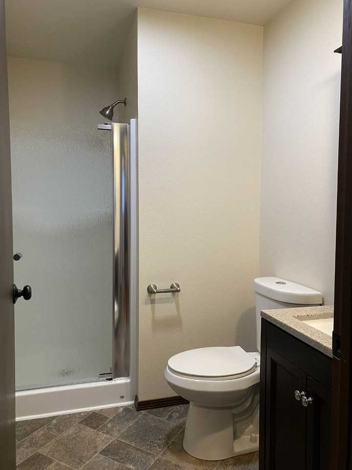 911 Poplar Dr - Photo 5 of 30