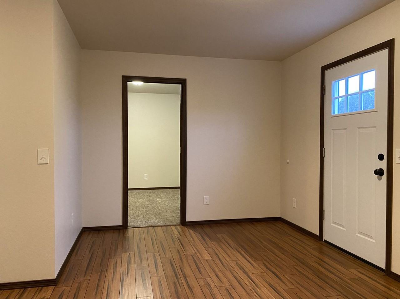 911 Poplar Dr - Photo 7 of 30