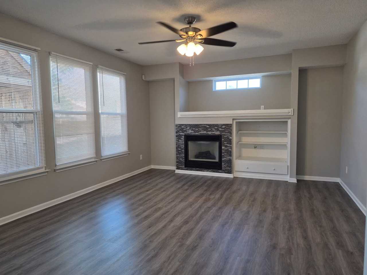 3888 Donnington Dr - Photo 3 of 26