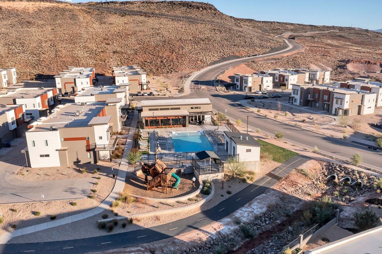 878 S Walker Way - Photo 4 of 38