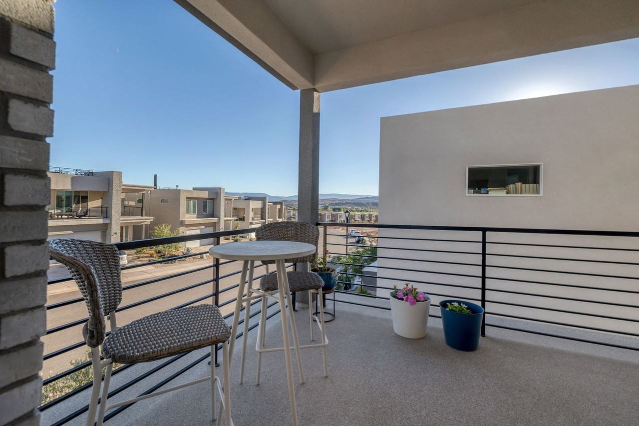 878 S Walker Way - Photo 5 of 38