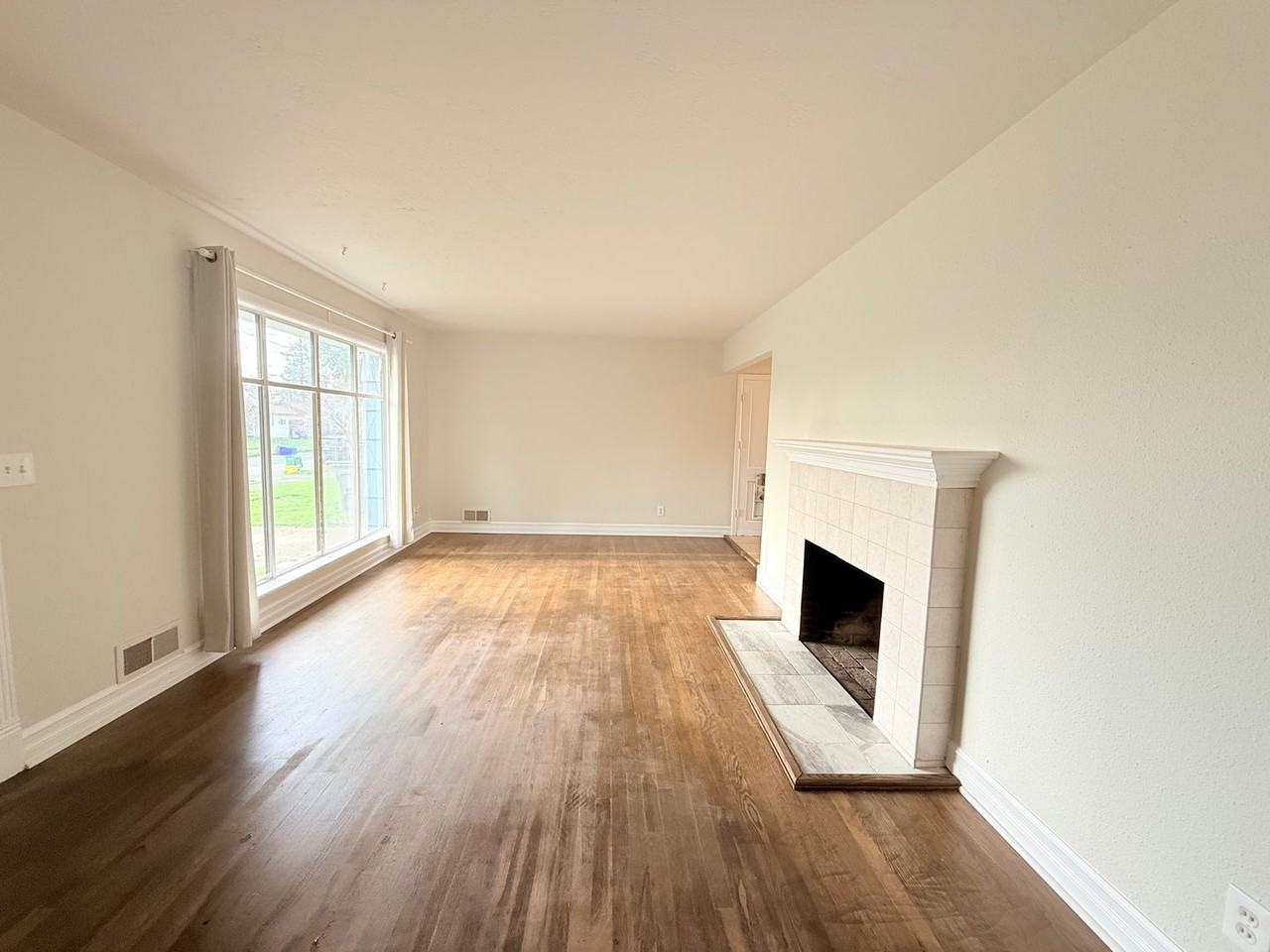 10355 Se Center St - Photo 4 of 19