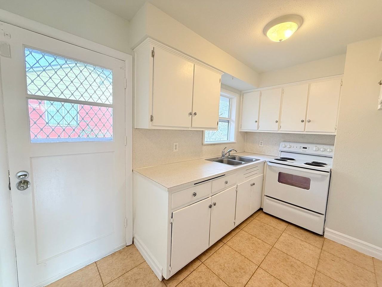 10355 Se Center St - Photo 7 of 19