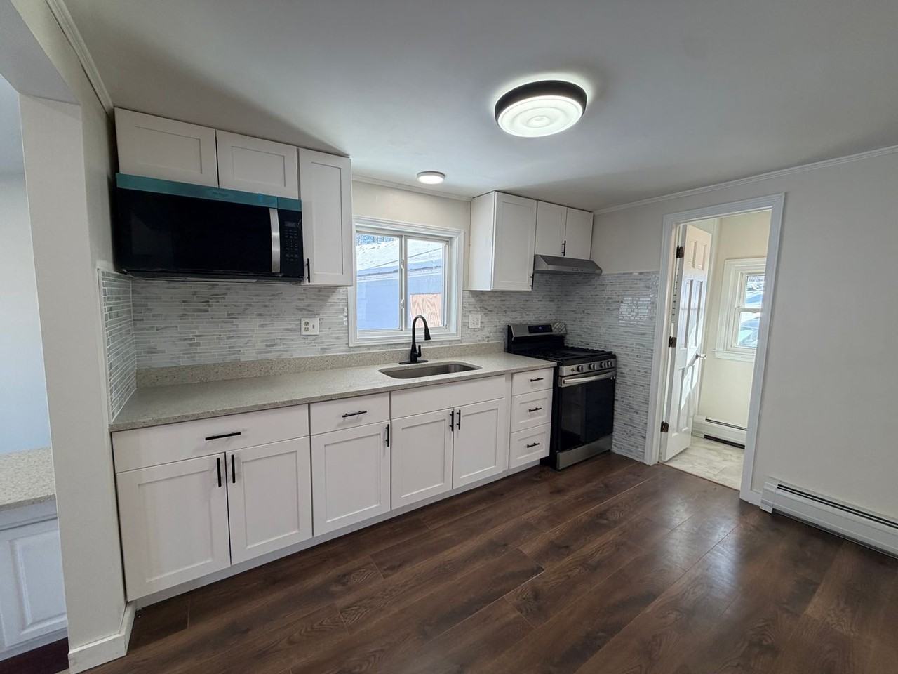 99 Westchester Ave - Photo 4 of 28