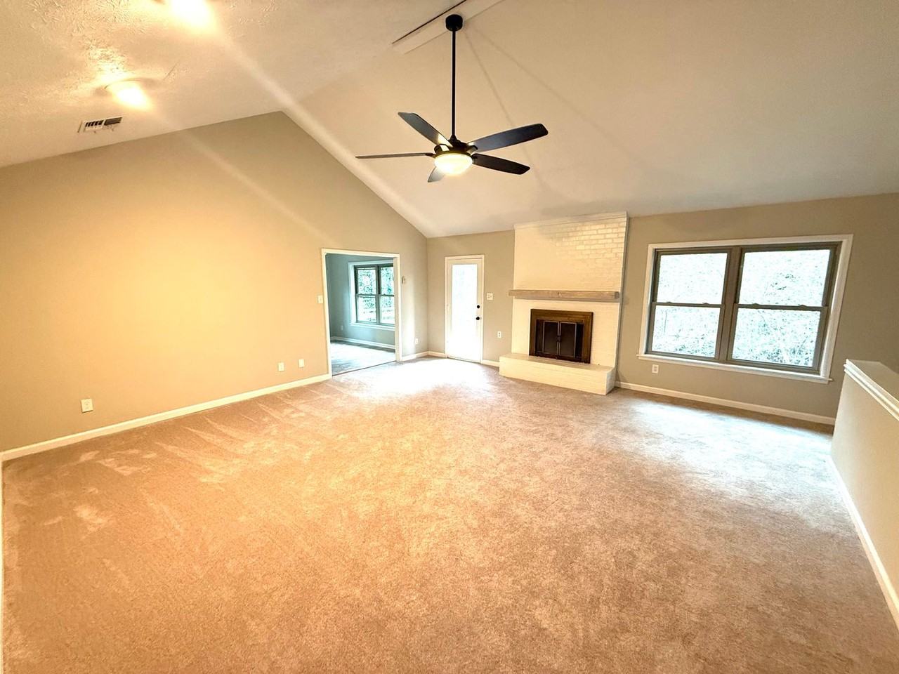 508 Mockingbird Ct - Photo 3 of 26