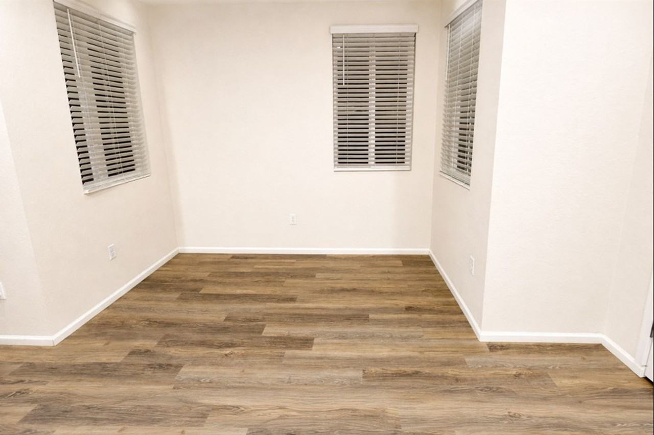 24364 E 42nd Ave - Photo 5 of 11