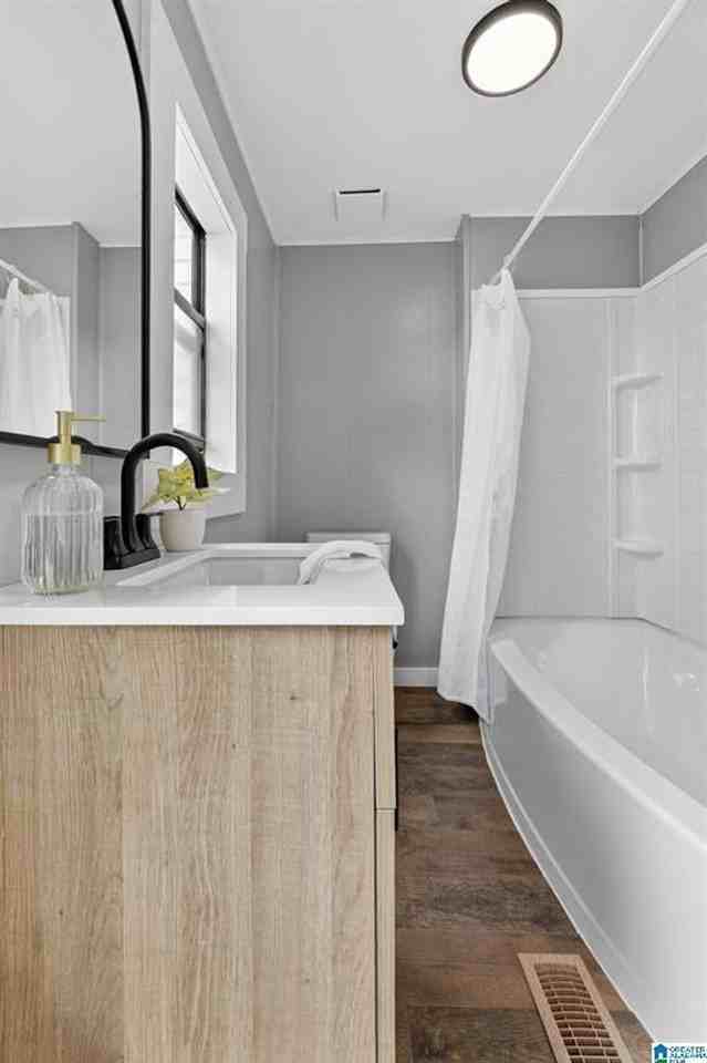 1890 Nisbet Lake Rd - Photo 3 of 10