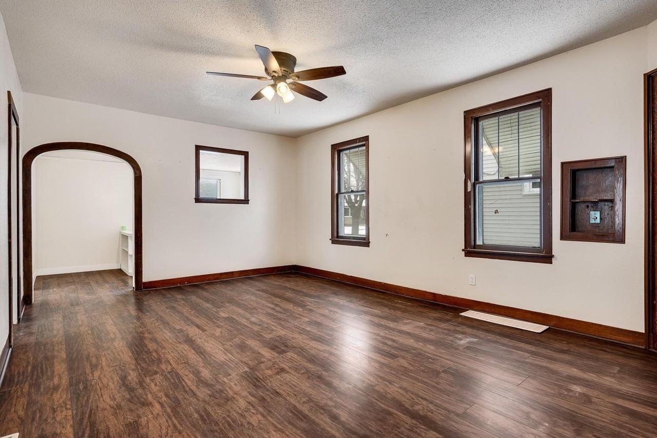 938 Hood St - Photo 3 of 13